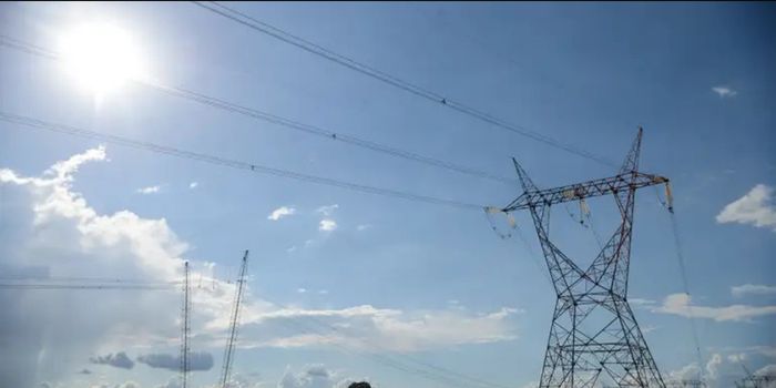 Leilão da Aneel na B3 define quatro projetos de transmissão de energia em três estados, com R$ 1,8 bilhão em investimentos e previsão de mais de 4 mil empregos.