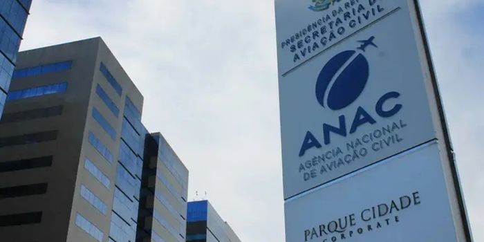 Jovem morre após reação alérgica causada por óleo de aviação durante trote em escola de pilotos. Polícia Civil investiga o caso.