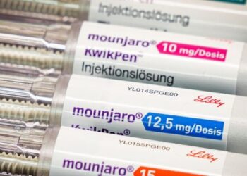 Anvisa determina apreensão de lotes falsificados do Mounjaro e proíbe venda de medicamentos sem registro fabricados por três empresas.