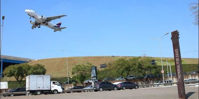 Brasil firma acordo para criação do Céu Único Sul-Americano, iniciativa que pretende ampliar voos e integrar o transporte aéreo regional.