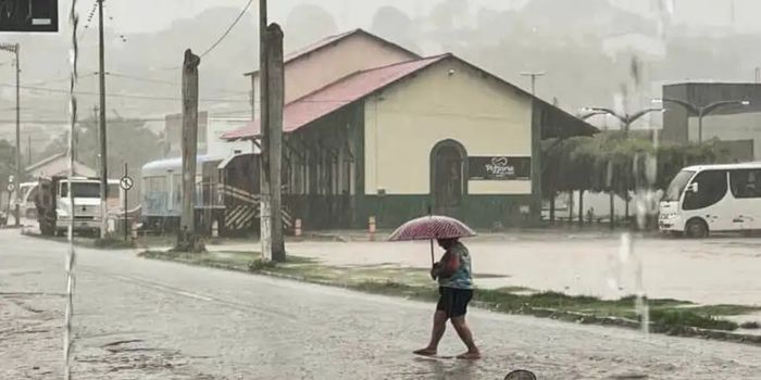 Inmet coloca estados em alerta amarelo neste sábado por risco de chuvas intensas e queda de temperatura. Avisos atingem cidades do Norte, Nordeste, Sudeste, Sul e Centro-Oeste.
