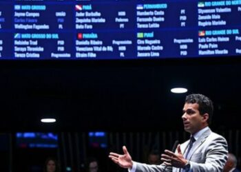 O Senado avança na análise da PEC 14/2021, que prevê aposentadoria diferenciada para agentes de saúde e de endemias. Impacto pode chegar a R$ 3 bilhões ao ano.