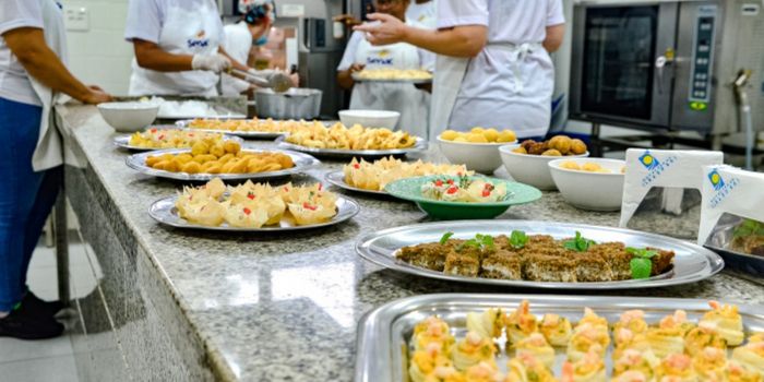 Vitória abre 99 vagas em cursos gratuitos com o Senac-ES nas áreas de TI, gastronomia, moda, beleza e comunicação. Inscrições começam nesta sexta-feira.