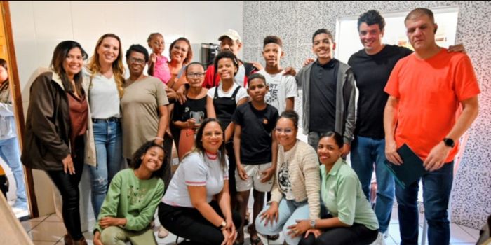 Programa Casa Feliz e Segura entrega moradia definitiva a beneficiário que superou a situação de rua com apoio da Prefeitura de Vitória.