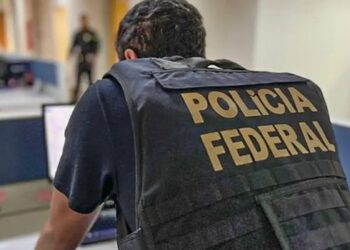 PF cumpre mandados em RJ e SP contra grupo suspeito de desviar R$ 45 milhões de clientes da Caixa Econômica Federal.
