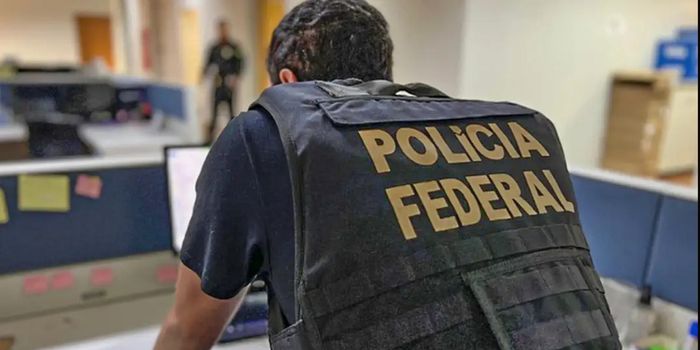 PF cumpre mandados em RJ e SP contra grupo suspeito de desviar R$ 45 milhões de clientes da Caixa Econômica Federal.