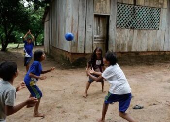 Painel do Unicef mostra que 333 municípios brasileiros apresentam alta vulnerabilidade climática para crianças e adolescentes.