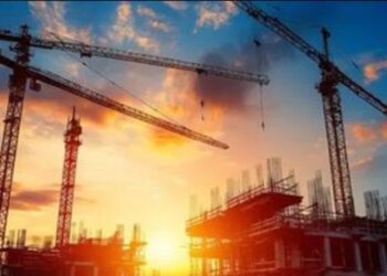 MDIC abre inscrições para programa gratuito de capacitação em construção industrializada, com cinco cursos online, certificado pela ENAP e foco em inovação no setor da construção.