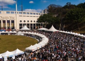 Festival gratuito leva gastronomia de 60 países e atrações culturais à Praça Charles Miller, em São Paulo, neste sábado e domingo.