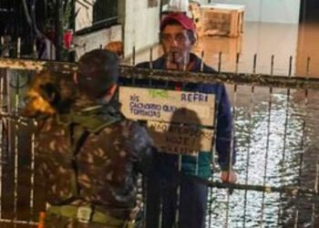 Exército Brasileiro mantém apoio às cidades atingidas pelos temporais no Rio Grande do Sul com resgates, assistência e montagem de abrigos.