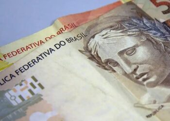 Poupança registra retirada líquida de R$ 39,3 bilhões no 1º semestre de 2026. Maio foi o único mês com saldo positivo, informa o Banco Central.