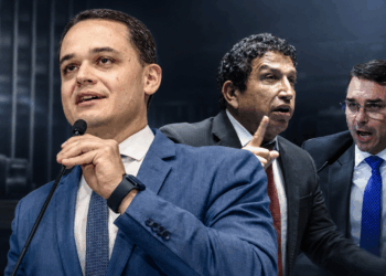 Eleição ES 2026: PAZOLINI CRUZA O RUBICÃO AO ABRAÇAR FLÁVIO BOLSONARO/