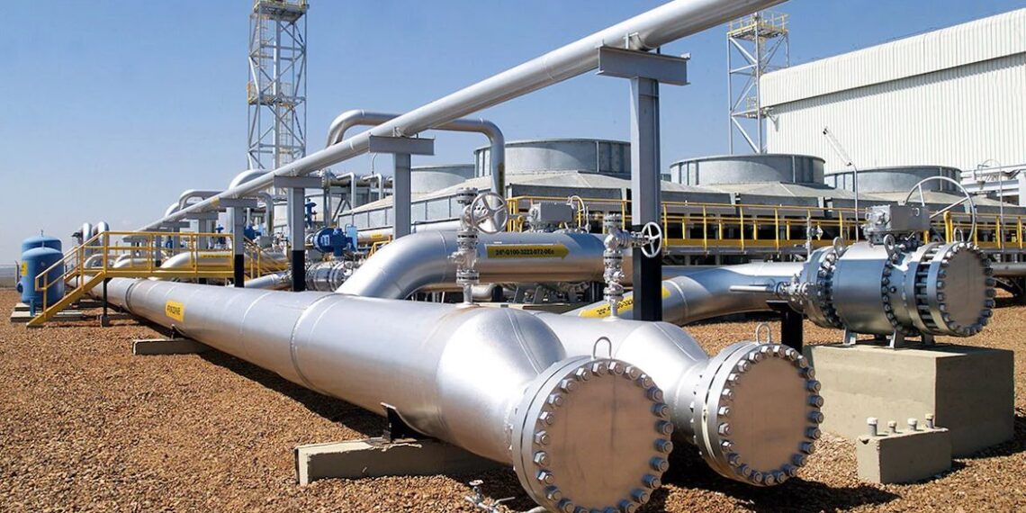 CNPE aprova resolução para ampliar oferta de gás natural e reduzir custos para indústrias por meio de leilões da PPSA.