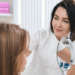 Rotinas de skincare divulgadas nas redes sociais podem causar reações e agravar doenças quando adotadas sem avaliação médica.