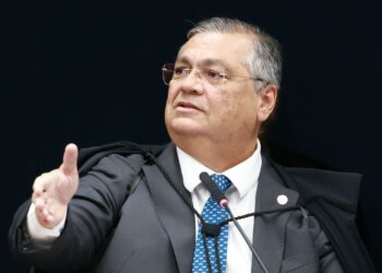 Flávio Dino, do STF, anulou indicações de emendas feitas por ex-parlamentares e dirigentes partidários sem mandato no Congresso.
