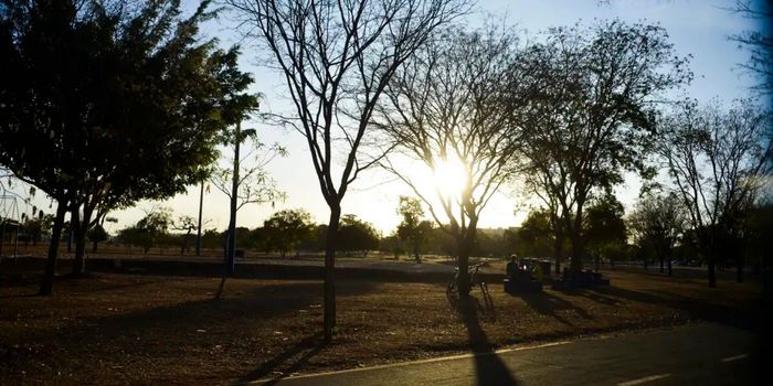 Inmet emite alerta de baixa umidade no Centro-Oeste e prevê chuva, granizo e frio em diferentes regiões do Brasil nesta segunda-feira.