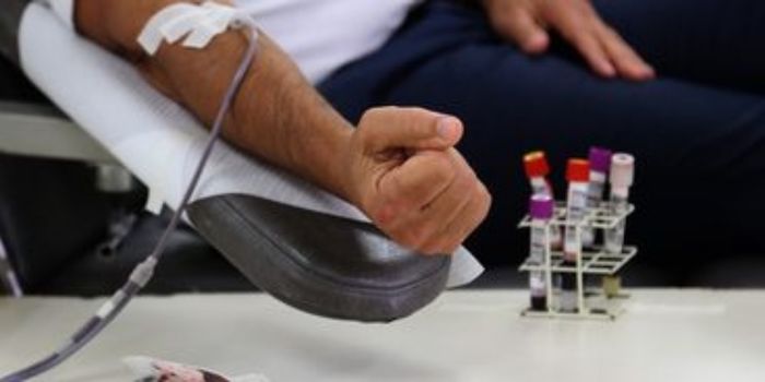 Nova regra permite que doadores regulares continuem doando sangue após os 70 anos, desde que estejam aptos na avaliação clínica.