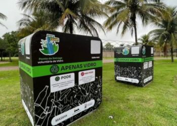 Entenda quais materiais podem ser reciclados nos contentores de vidro e veja a destinação correta para resíduos especiais.