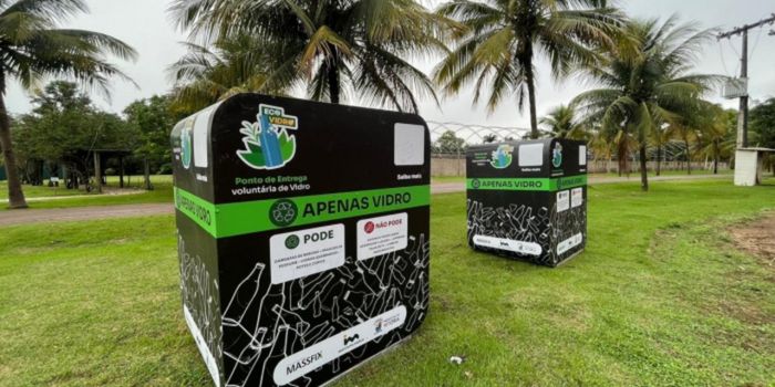 Entenda quais materiais podem ser reciclados nos contentores de vidro e veja a destinação correta para resíduos especiais.