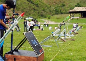 Jornada de Foguetes 2026 reúne estudantes premiados na Obafog para oficinas, lançamentos e atividades de astronomia no Rio de Janeiro.