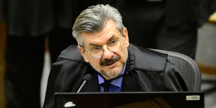 Superior Tribunal de Justiça aplica pena inédita de disponibilidade ao ministro Marco Buzzi em processo disciplinar.