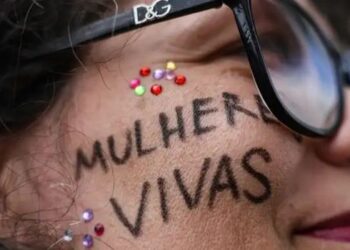 Programa Salas Lilás amplia atendimento humanizado a mulheres vítimas de violência em delegacias e unidades do IML no Rio.