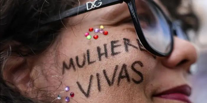 Programa Salas Lilás amplia atendimento humanizado a mulheres vítimas de violência em delegacias e unidades do IML no Rio.