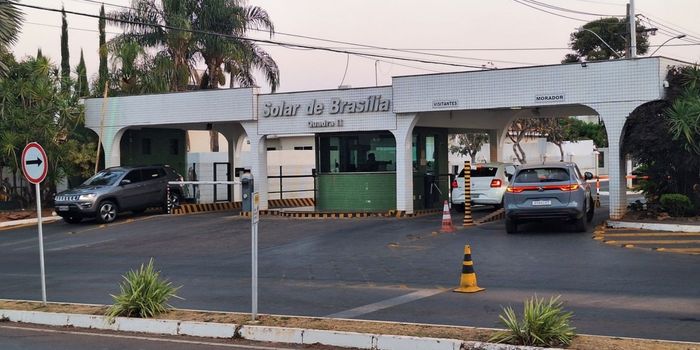 STF analisa pedido de Bolsonaro para receber os filhos no Dia dos Pais durante prisão domiciliar.