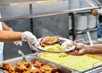 Restaurante Popular de Vitória já serviu mais de 235 mil refeições e atende diariamente cerca de 1,1 mil pessoas com alimentação adequada.