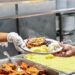 Restaurante Popular de Vitória já serviu mais de 235 mil refeições e atende diariamente cerca de 1,1 mil pessoas com alimentação adequada.
