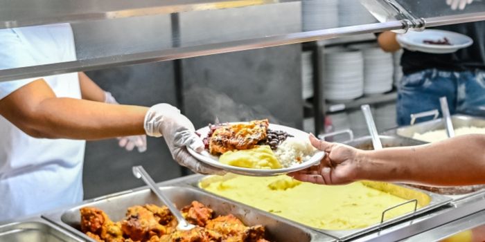 Restaurante Popular de Vitória já serviu mais de 235 mil refeições e atende diariamente cerca de 1,1 mil pessoas com alimentação adequada.