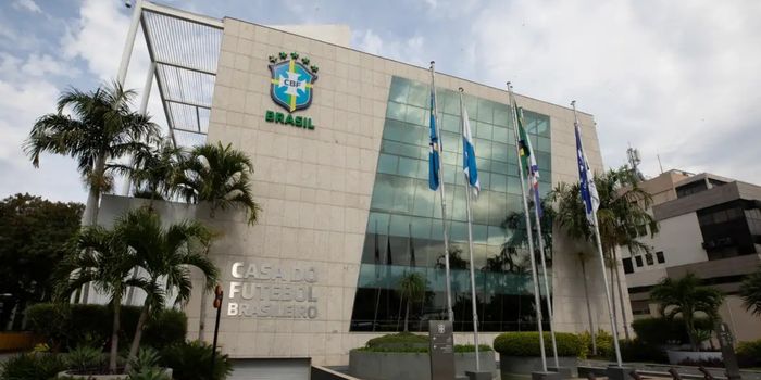 CBF aprova novas regras de arbitragem para competições nacionais. Medidas reduzem o tempo de paralisações e entram em vigor imediatamente.