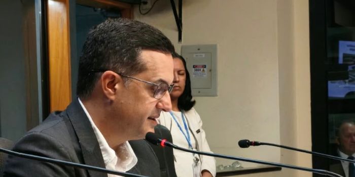 Estudo do Iema começa novas coletas para identificar as fontes do “pó preto” na Grande Vitória e deve seguir até março de 2027.