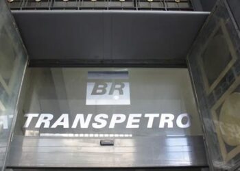 Concurso da Transpetro oferece 281 vagas imediatas e 3.890 para cadastro de reserva, com salários de até R$ 15 mil.
