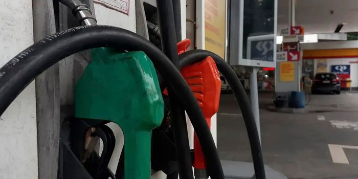 Refinaria de Mataripe reduz em 11,3% o preço da gasolina A para distribuidoras após subsídio de R$ 0,44 por litro.