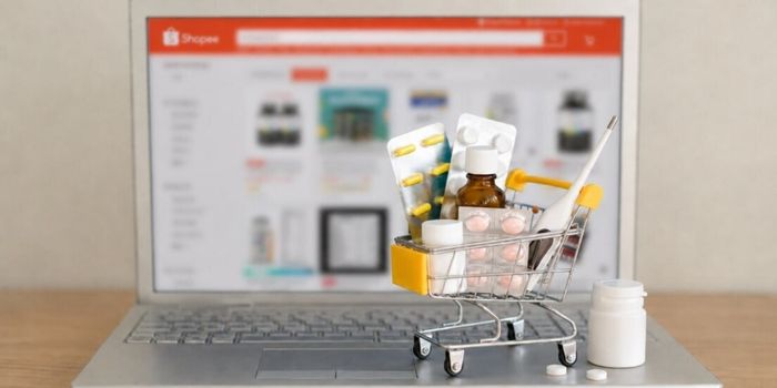 Anvisa revoga restrição à Shopee para medicamentos, mas mantém exigência de venda apenas por farmácias e drogarias licenciadas.