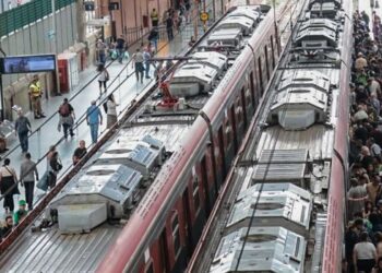 Trabalhadores da CPTM entram em greve nas linhas 11, 12 e 13 em protesto contra a privatização do serviço.