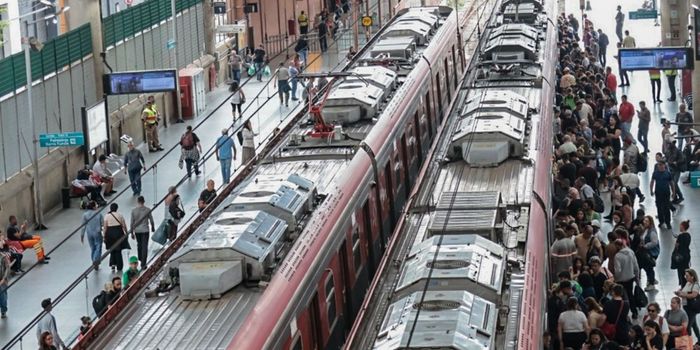 Trabalhadores da CPTM entram em greve nas linhas 11, 12 e 13 em protesto contra a privatização do serviço.