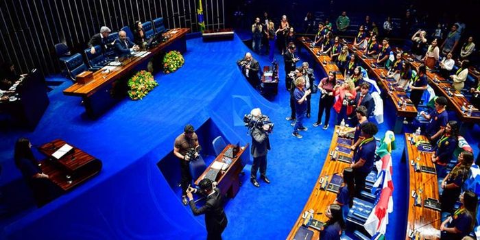 Jovens vencedores do concurso de redação do Senado participam de semana legislativa em Brasília com debates sobre democracia nas redes sociais.