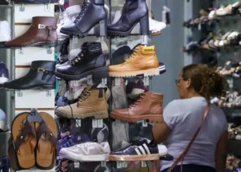 Vendas do comércio brasileiro avançam 0,5% em junho e acumulam alta de 1,9% no primeiro semestre, segundo o IBGE.