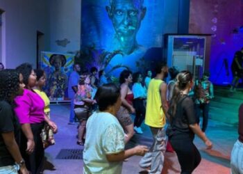 Mucane recebe nesta sexta-feira (14) mais uma edição do Baile Charme, com oficina de dança, música e entrada gratuita em Vitória.