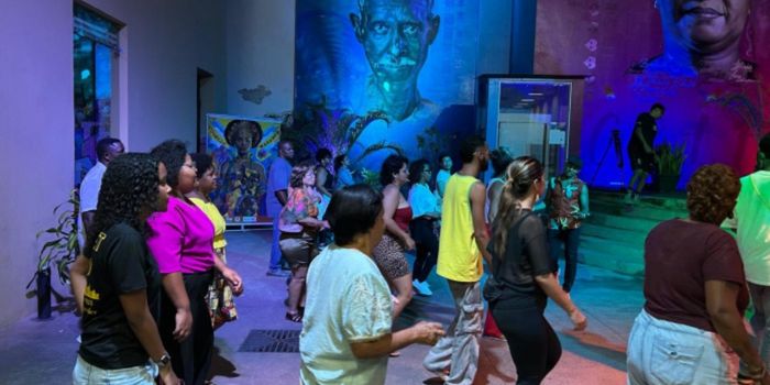 Mucane recebe nesta sexta-feira (14) mais uma edição do Baile Charme, com oficina de dança, música e entrada gratuita em Vitória.