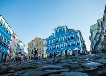 Bethânia Pires Amaro lança romance inspirado na Ladeira da Montanha e resgata histórias de mulheres esquecidas da boemia de Salvador.