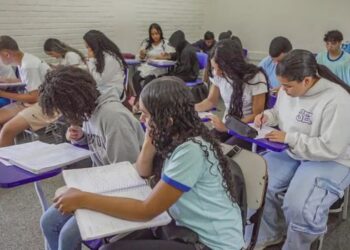 Estudantes da segunda chamada do Prouni 2026 têm até 14 de agosto para comprovar os dados da inscrição e garantir a bolsa de estudo.