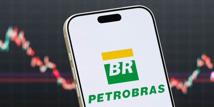 Petrobras quase dobra lucro no segundo trimestre de 2026, impulsionada pela produção de petróleo e desempenho das refinarias.
