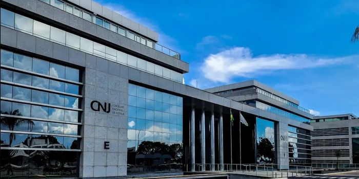 Nova resolução do CNJ acaba com aposentadoria compulsória como sanção máxima para juízes e prevê perda do cargo por decisão judicial.