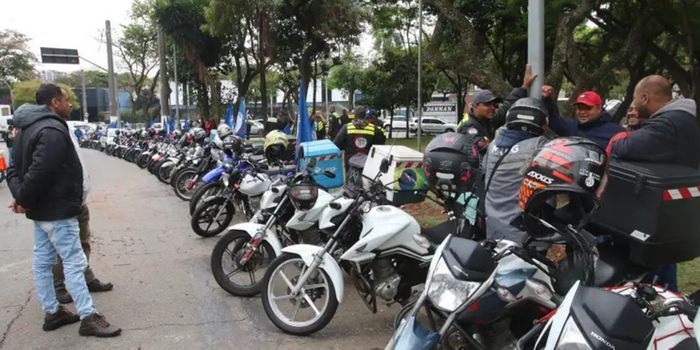 Indústria brasileira de motocicletas registra recorde histórico em julho, com 190,8 mil unidades produzidas e alta também nas vendas.