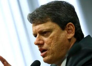 Republicanos confirma Tarcísio de Freitas na disputa pela reeleição ao governo de São Paulo durante convenção partidária.