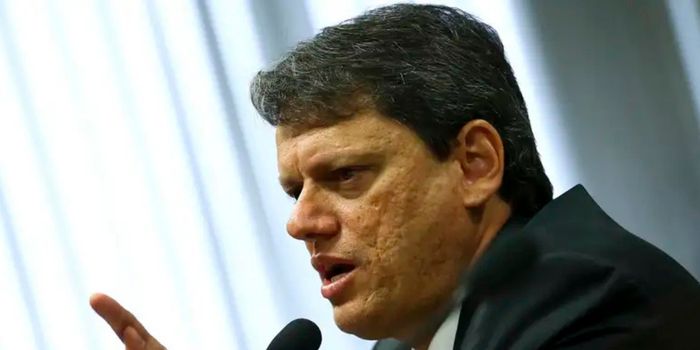 Republicanos confirma Tarcísio de Freitas na disputa pela reeleição ao governo de São Paulo durante convenção partidária.
