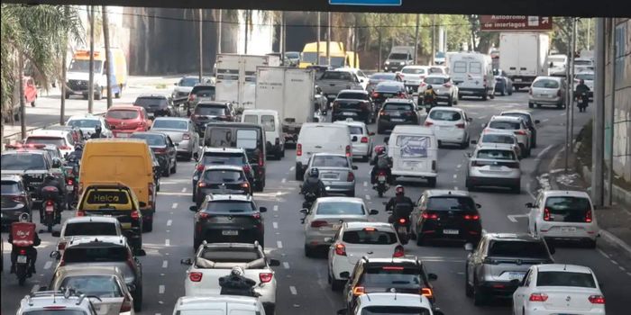 Greve da CPTM provoca congestionamentos e transtornos para cerca de 1 milhão de passageiros na Grande São Paulo.